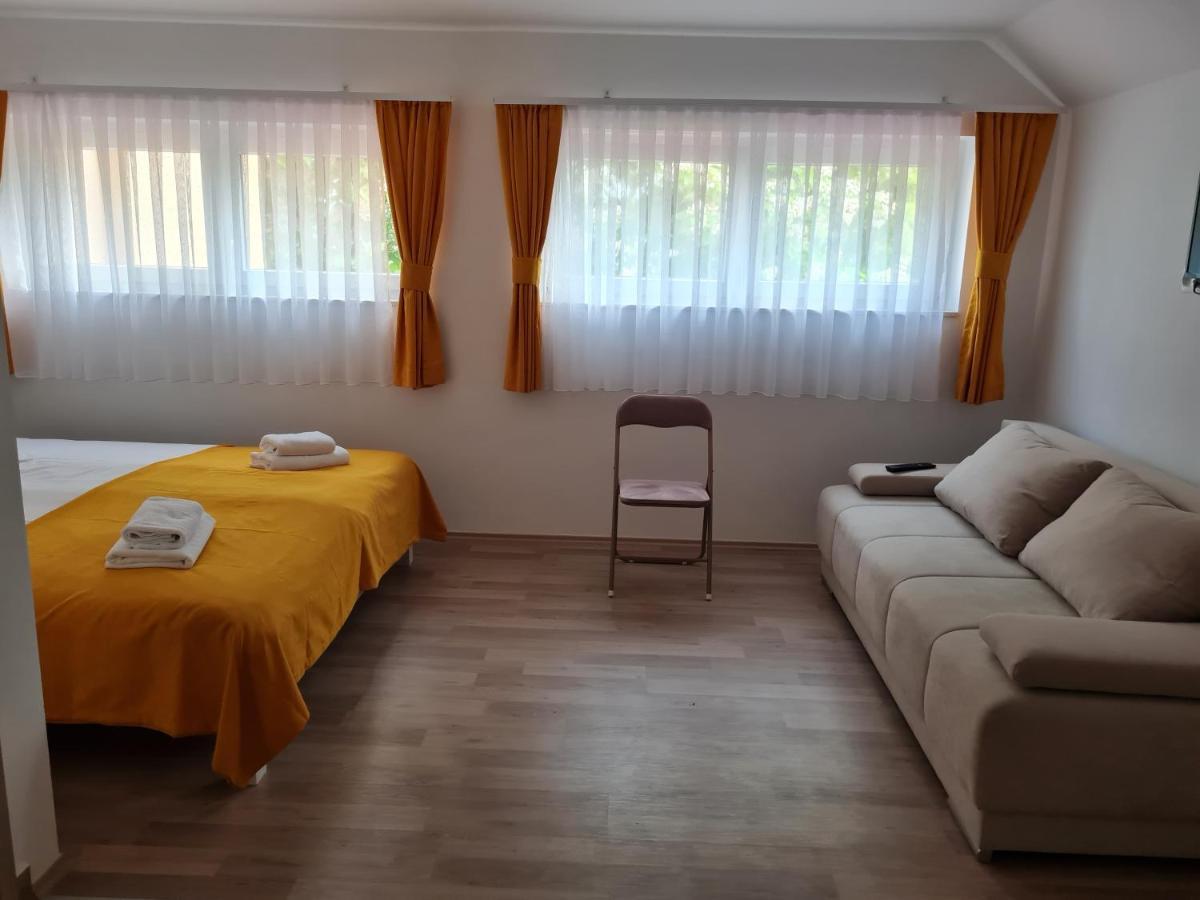 Restoran I Sobe Savic Panzió Krnjak Kültér fotó
