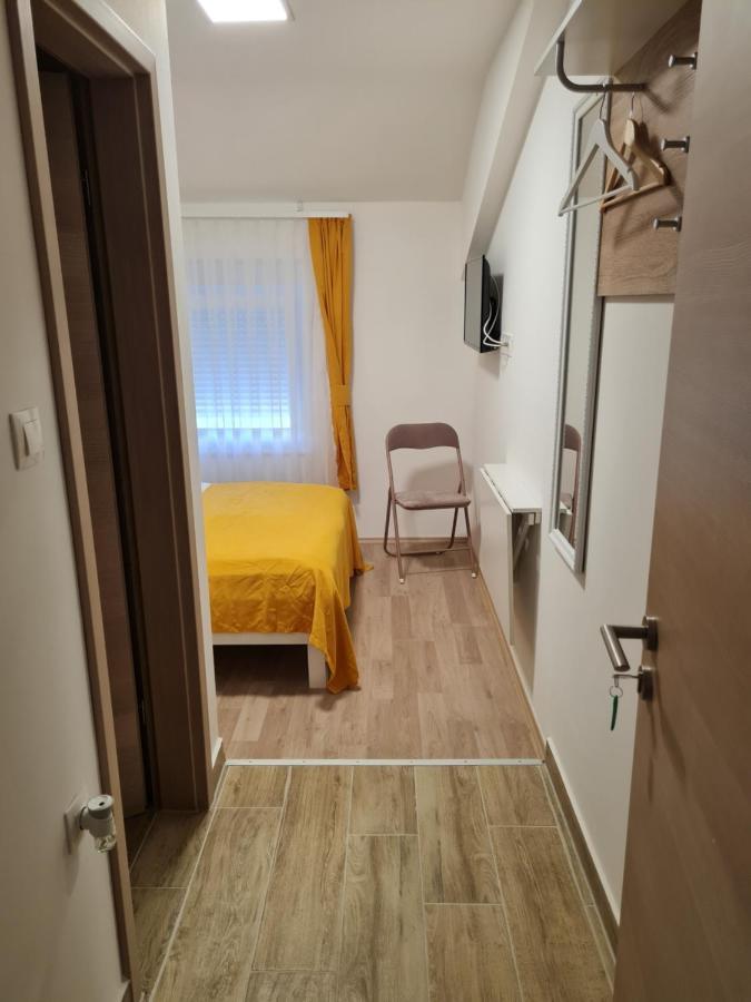 Restoran I Sobe Savic Panzió Krnjak Kültér fotó