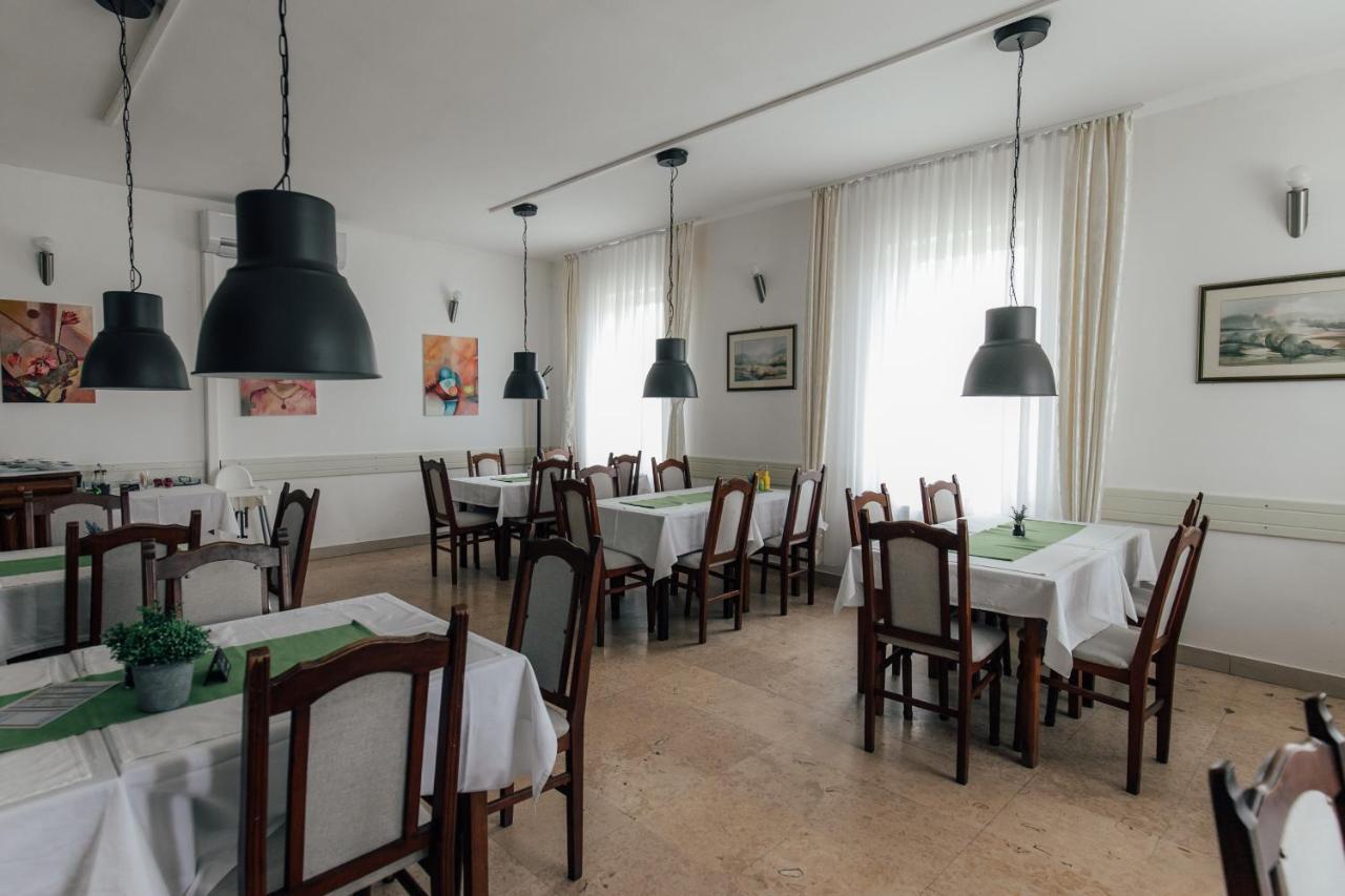 Restoran I Sobe Savic Panzió Krnjak Kültér fotó
