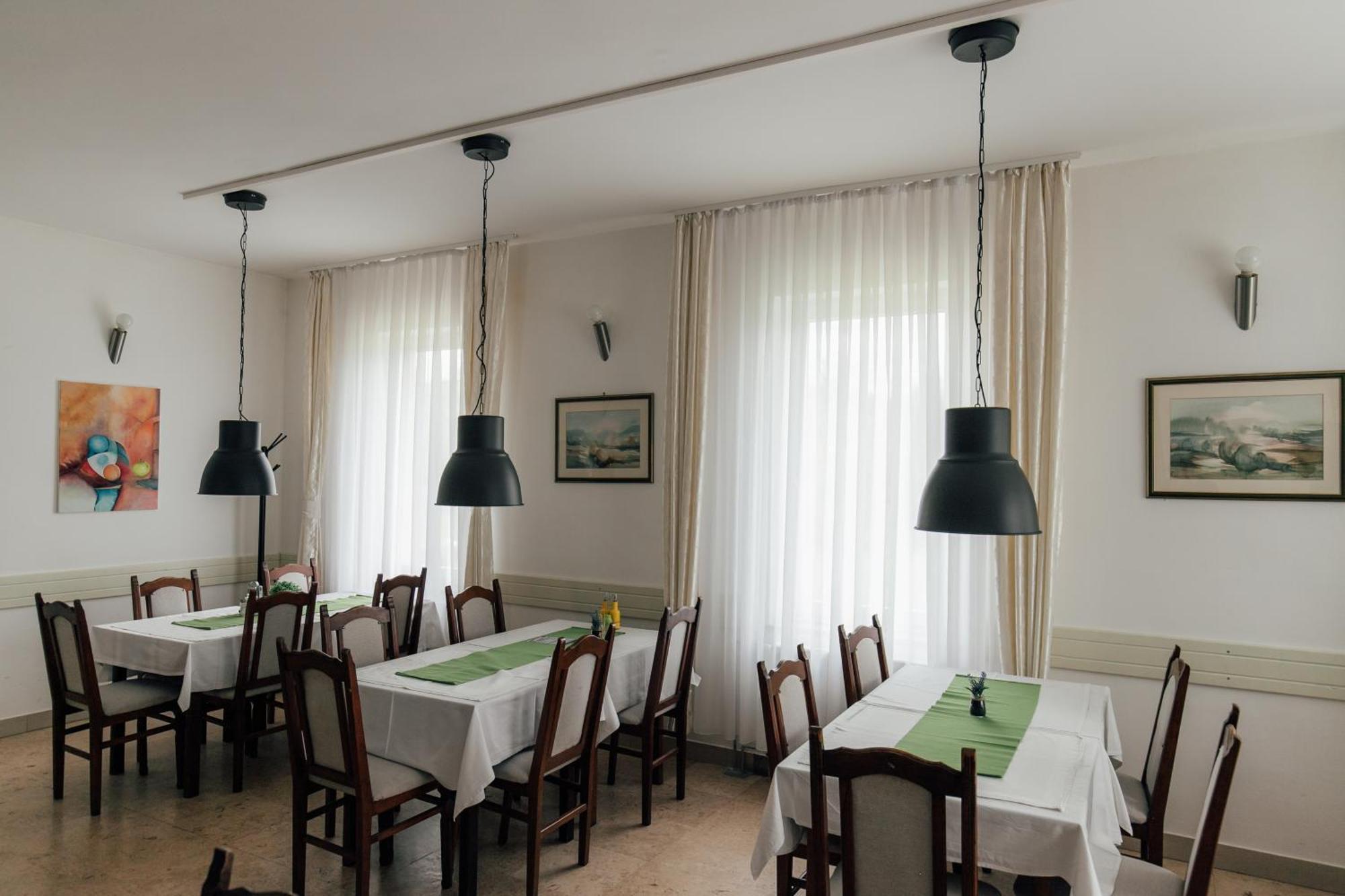 Restoran I Sobe Savic Panzió Krnjak Kültér fotó